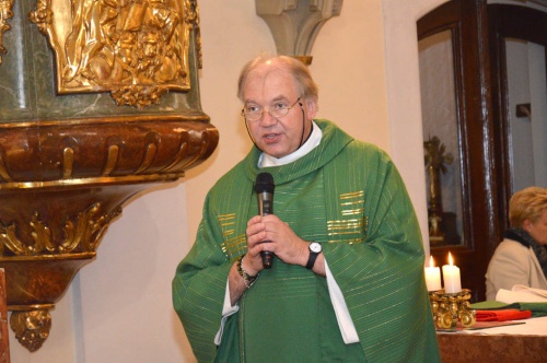 Thomas Schmid als Diakon in Altsimmering eingeführt